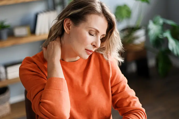 Can sleeping position cause shoulder pain