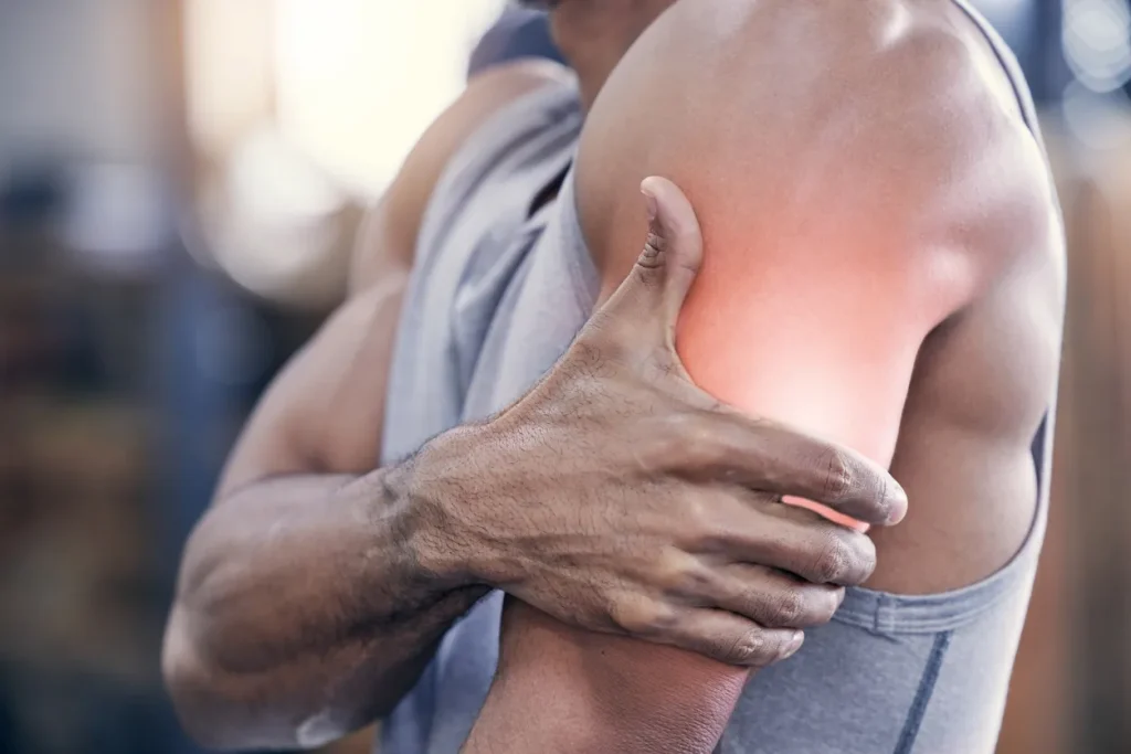 Why does my hand hurt when I lift something heavy